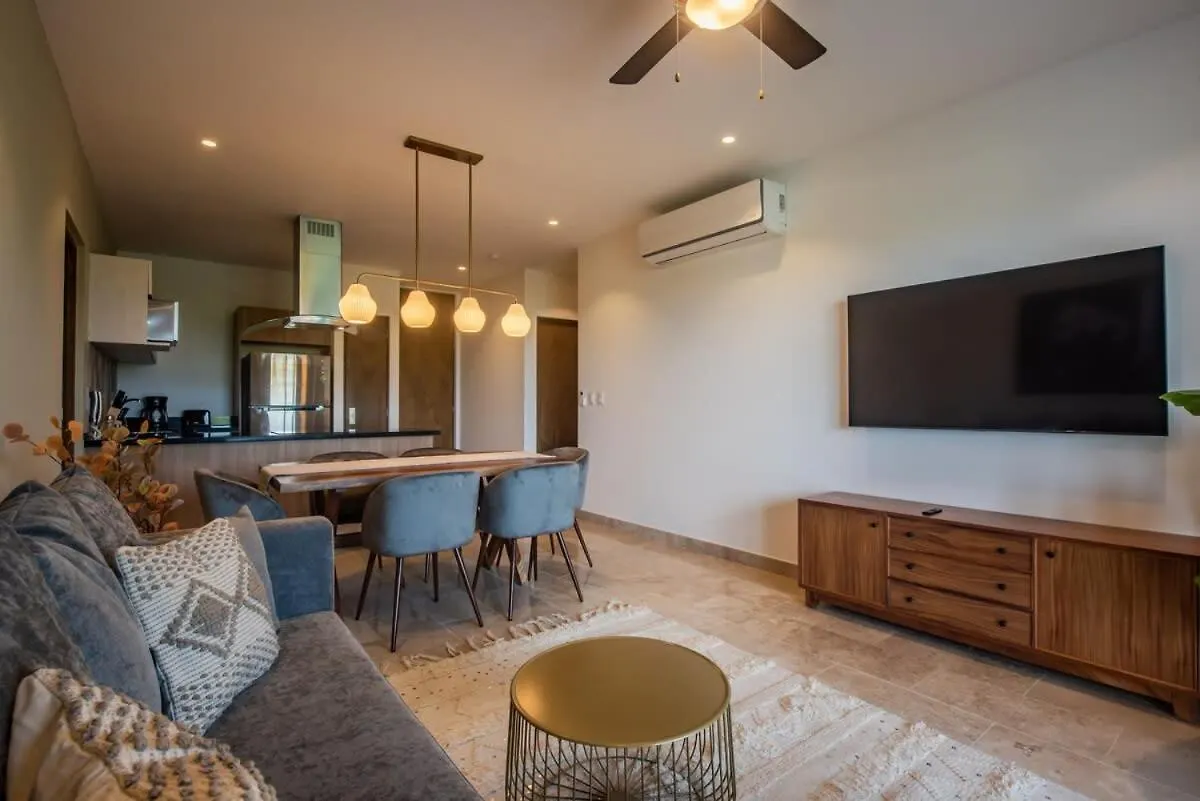 Semesterbostad New Condo Roof Pool With Gym And Wifi Near 5Th Half Blk Kids Ok Playa del Carmen